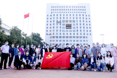 【图】国际文化交流学院开展纪念建党 99 周年“党旗映天山”主题党日活动